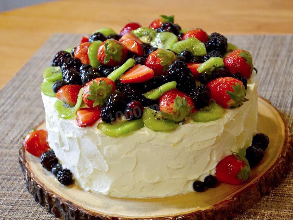 Йогуртовый торт с ягодами или фруктами