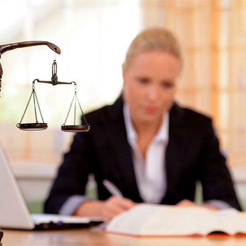 Юридическая профессия: престиж, высокая оплата и огромный объем информации